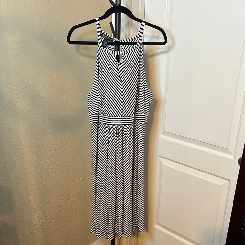 INC International Concepts Black and White Pleated Midi Sundress